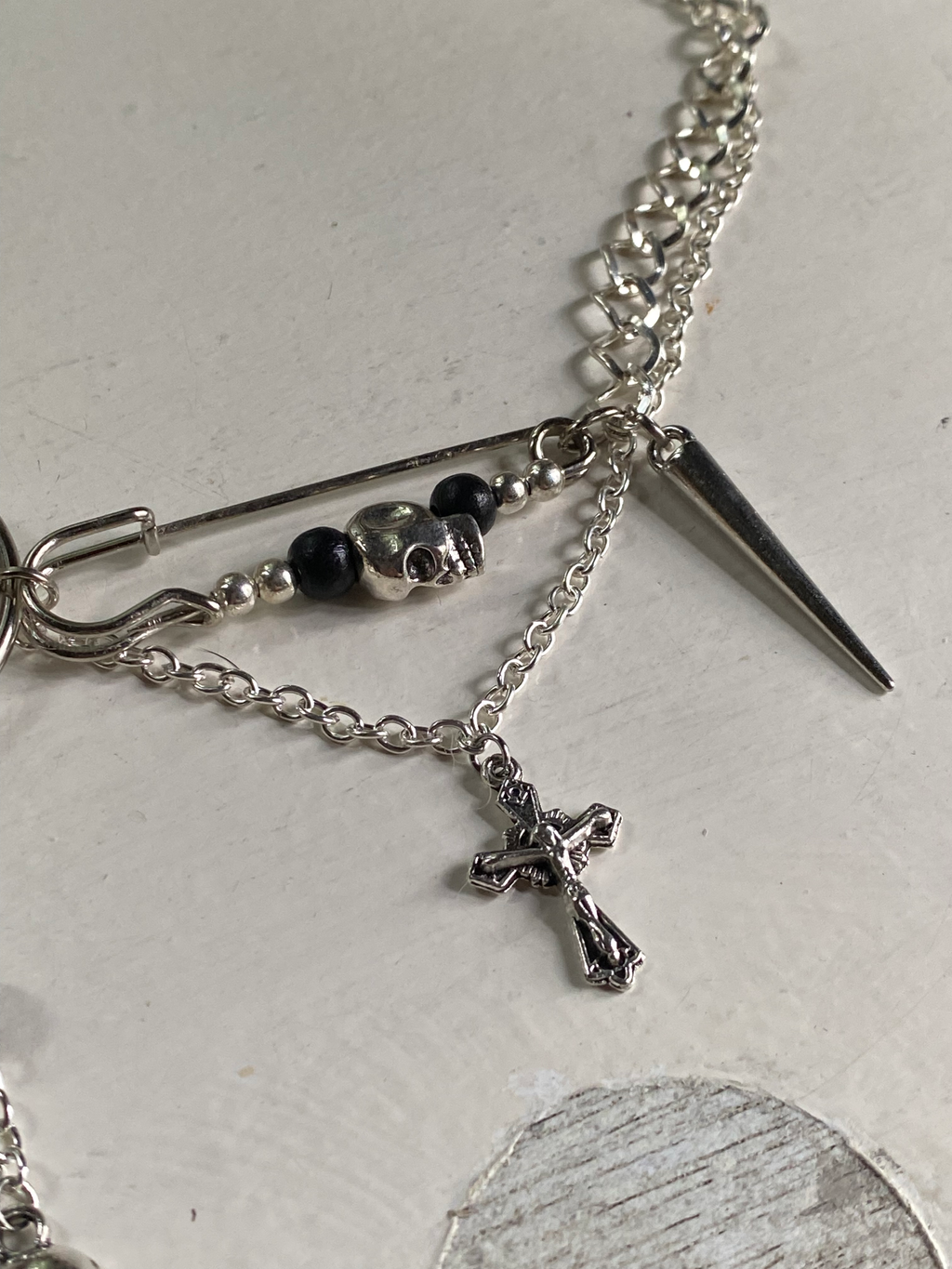 Assymetrical Chain Necklace with Skulls image 3