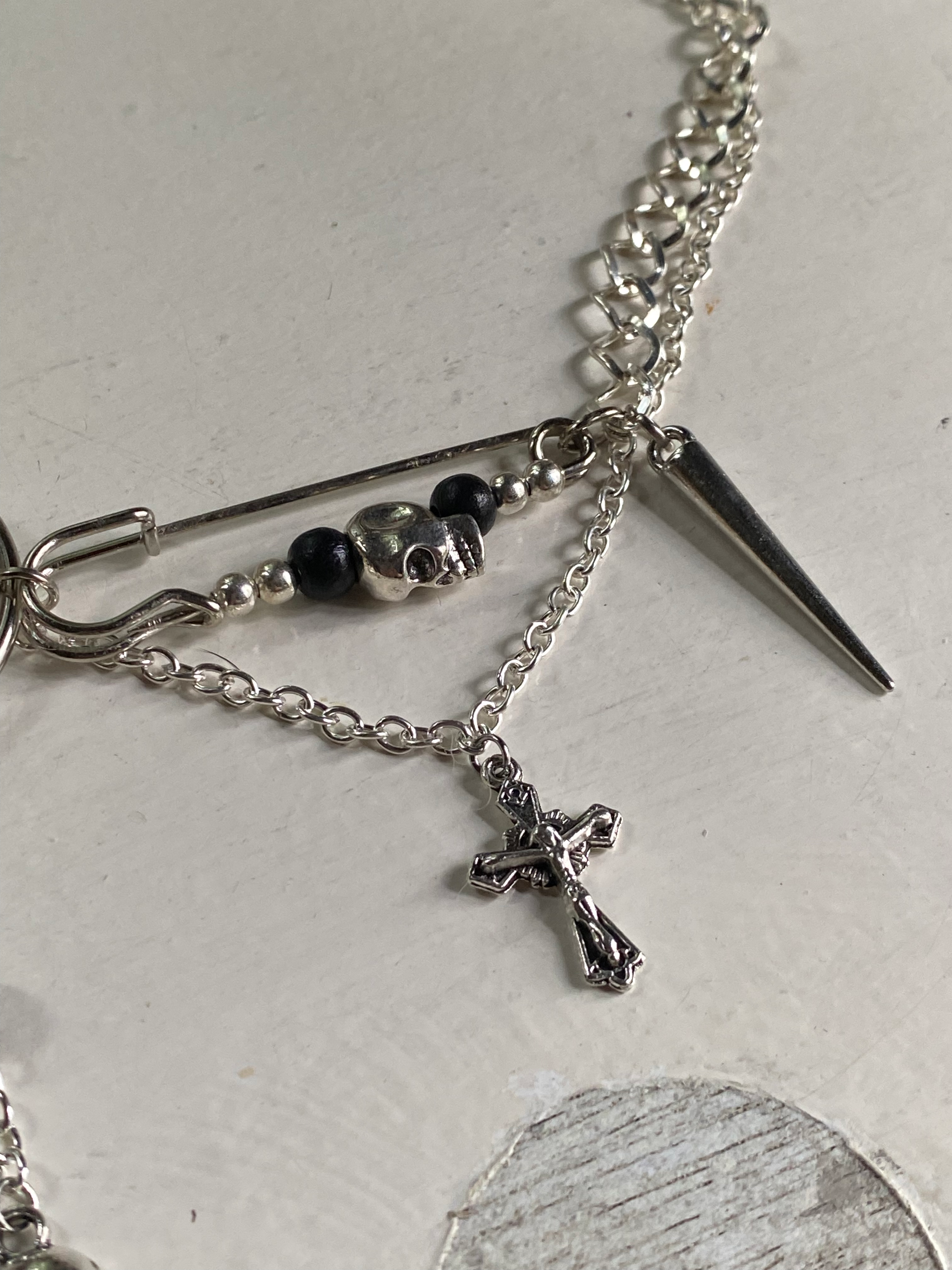 Assymetrical Chain Necklace with Skulls image 3