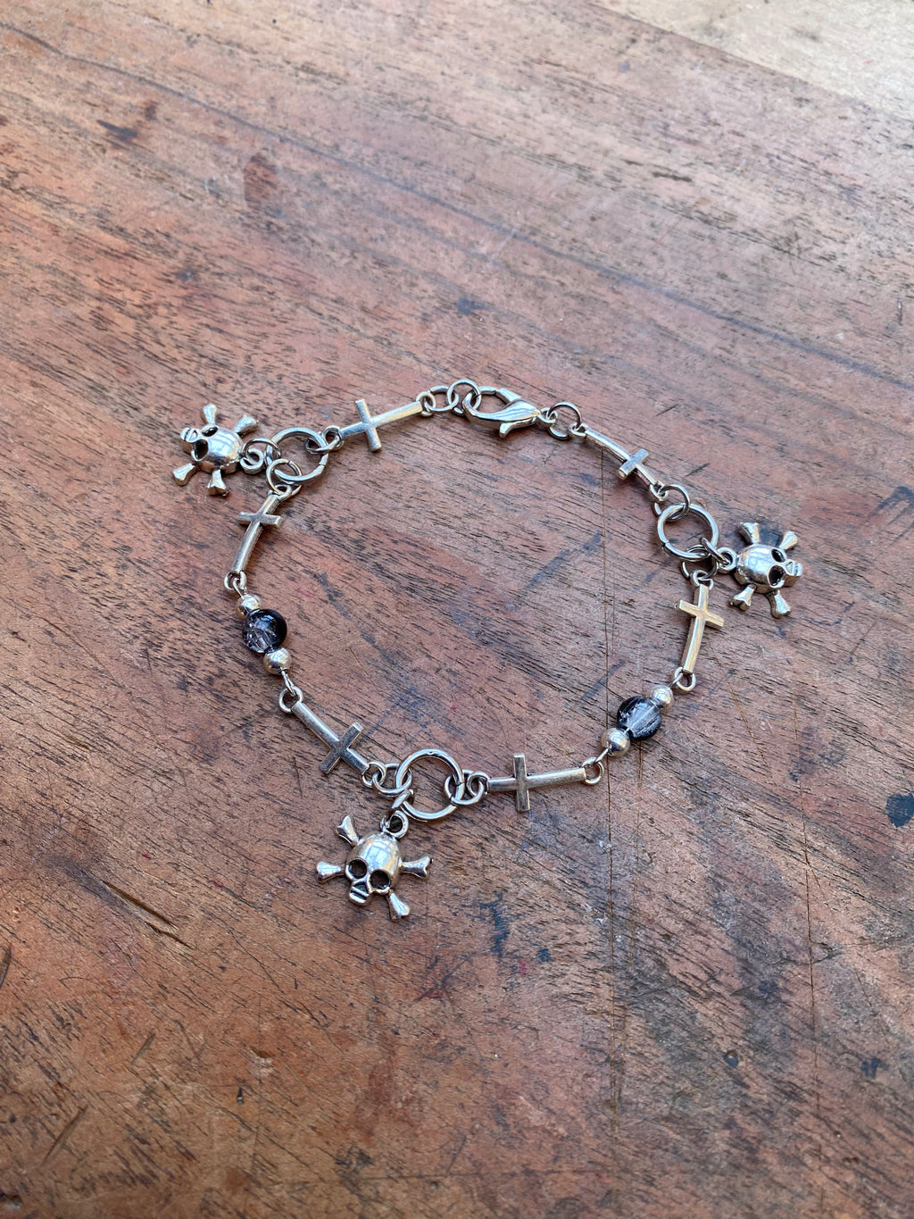 Skulls, Crosses and Cracked Glass Beads Bracelet