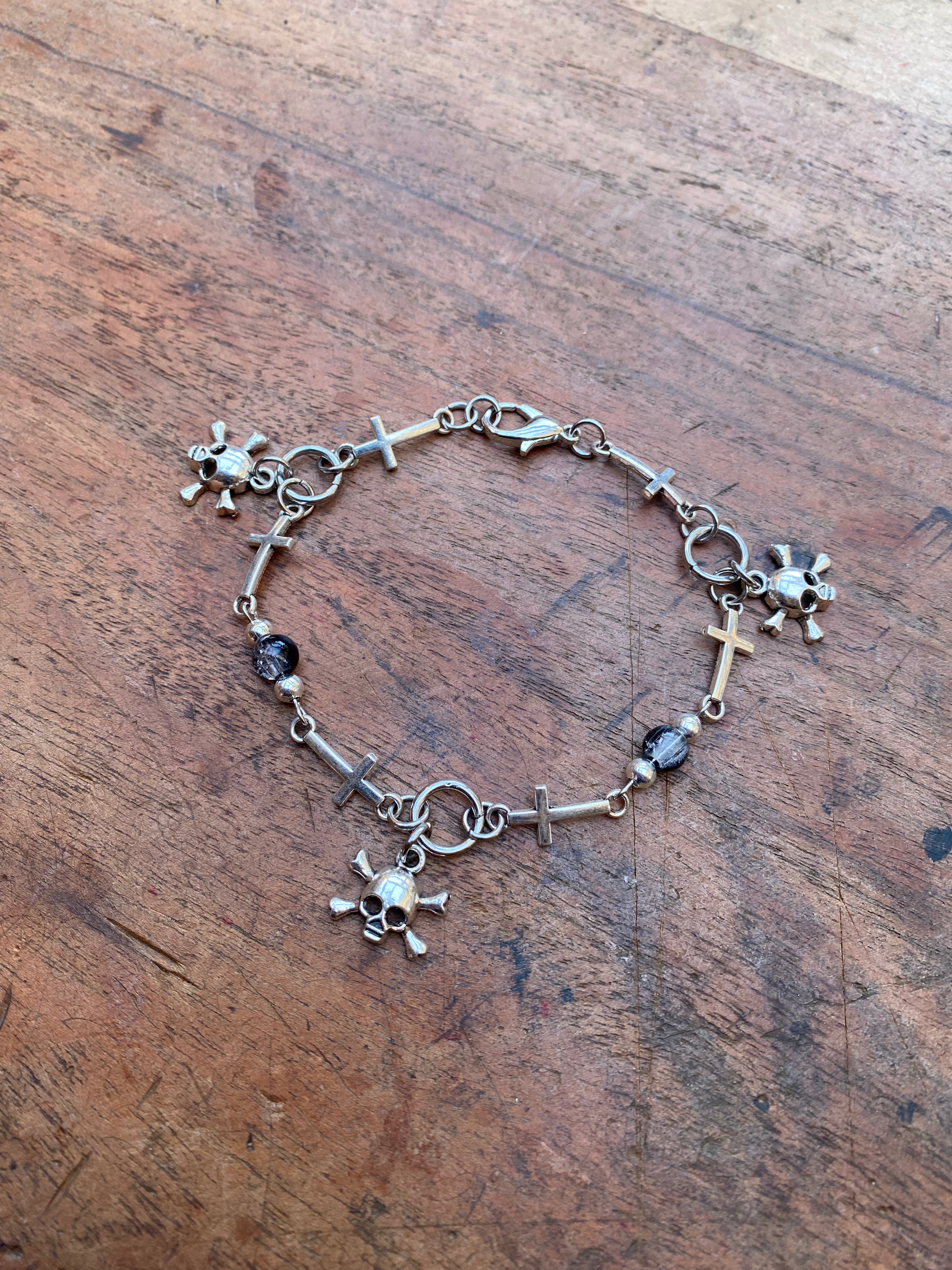 Skulls, Crosses and Cracked Glass Beads Bracelet