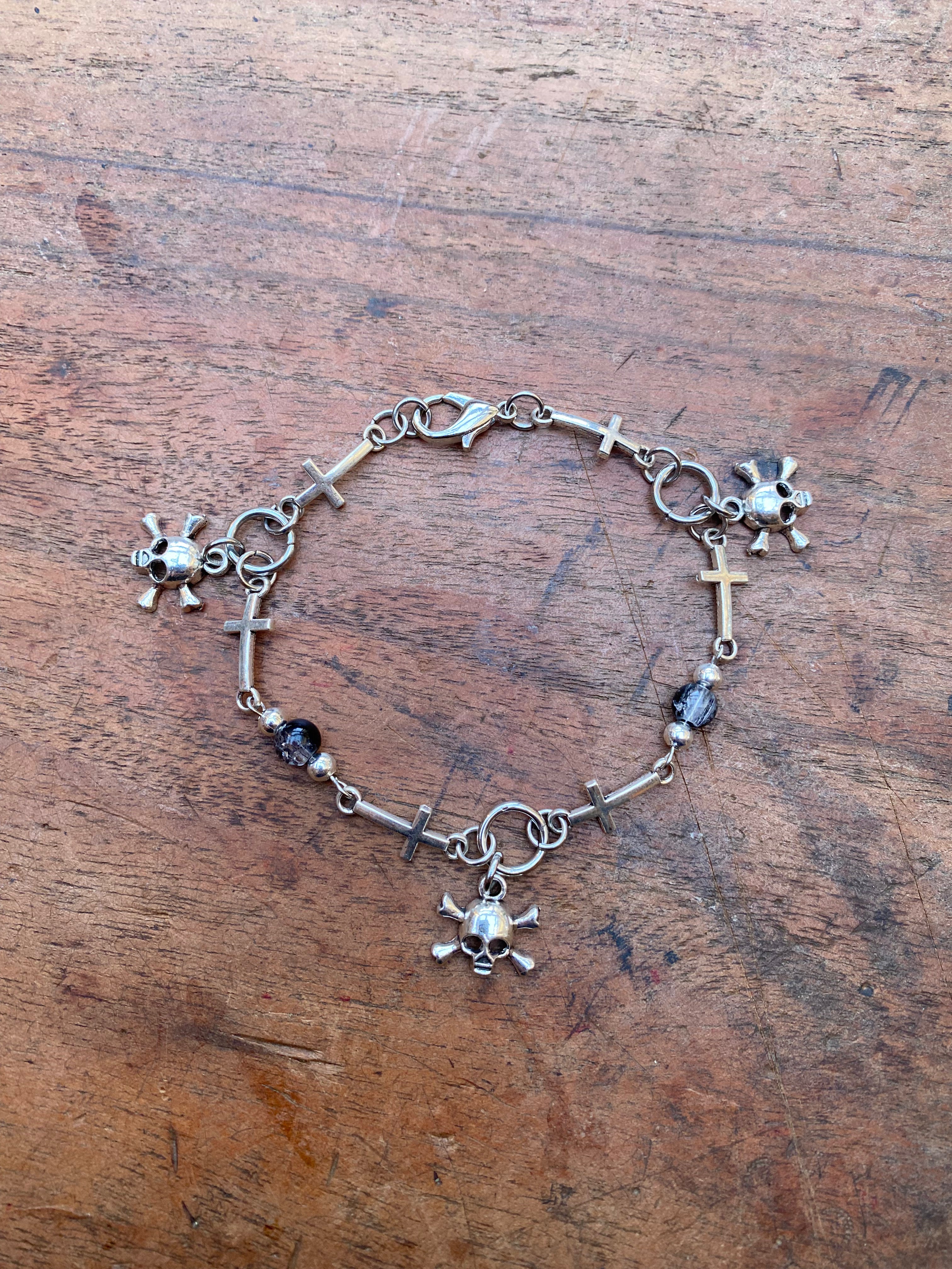 Skulls, Crosses and Cracked Glass Beads Bracelet