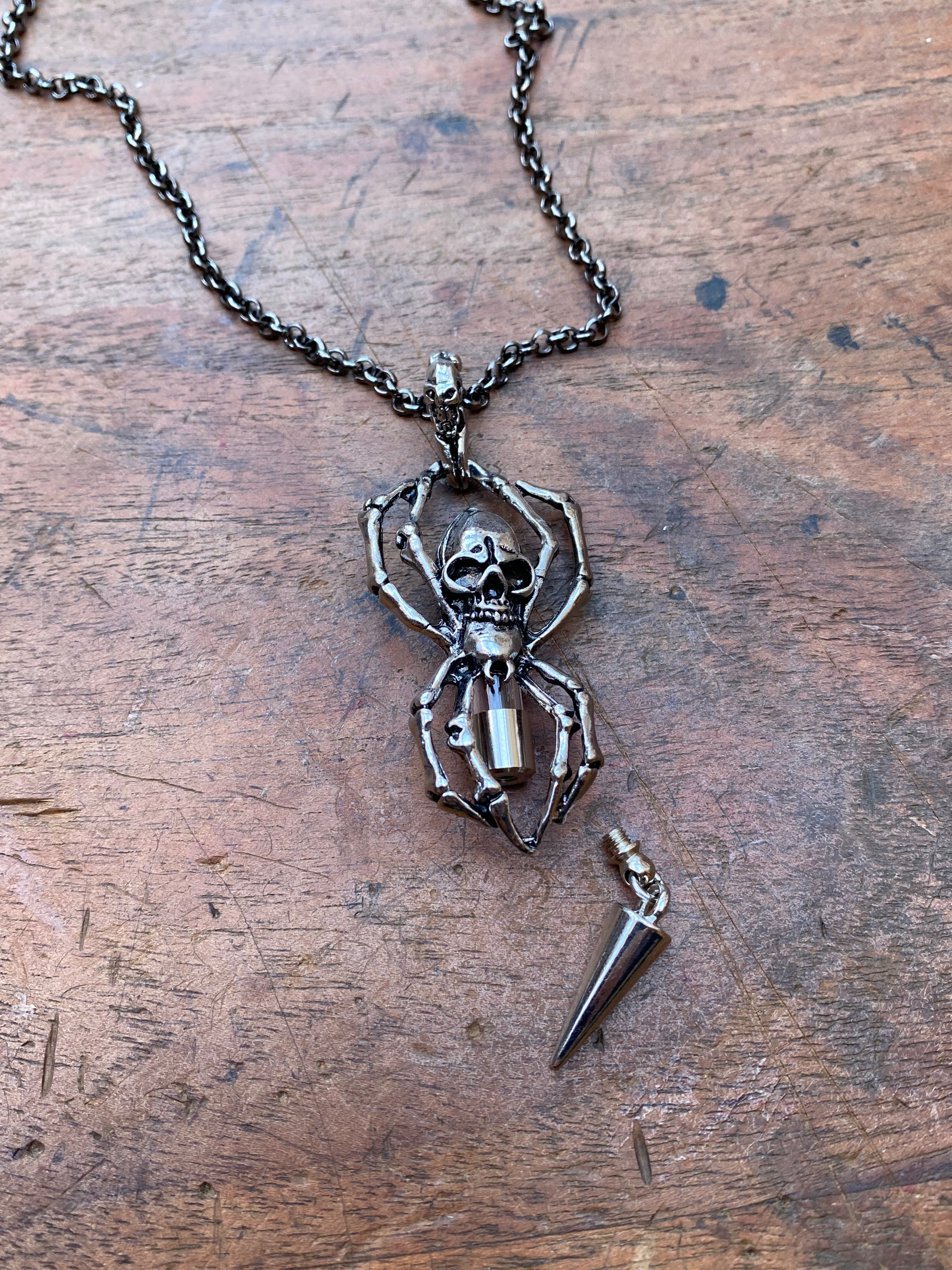 Detachable Openable Glass Vial in Spider Pendant Necklace