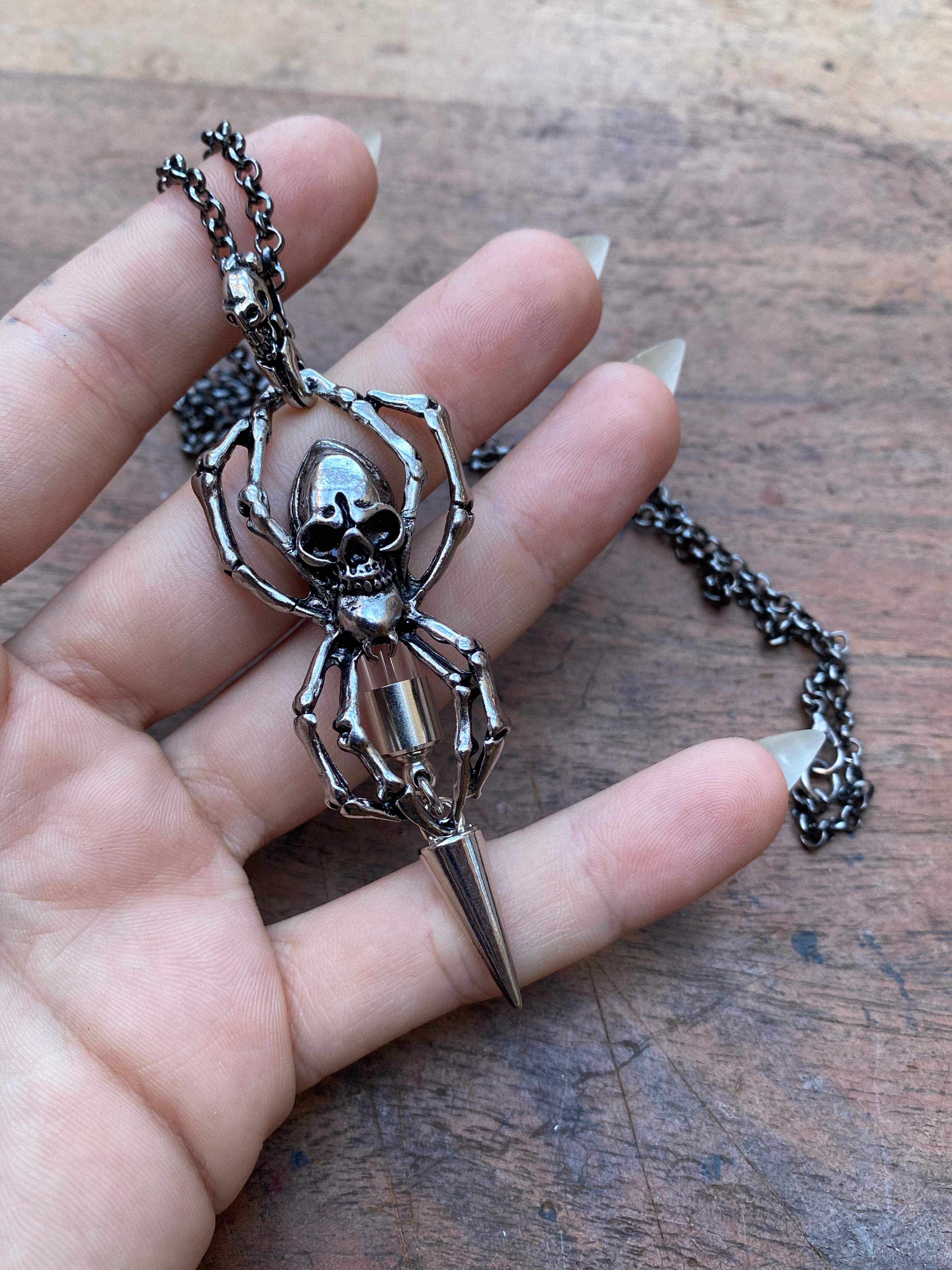 Detachable Openable Glass Vial in Spider Pendant Necklace
