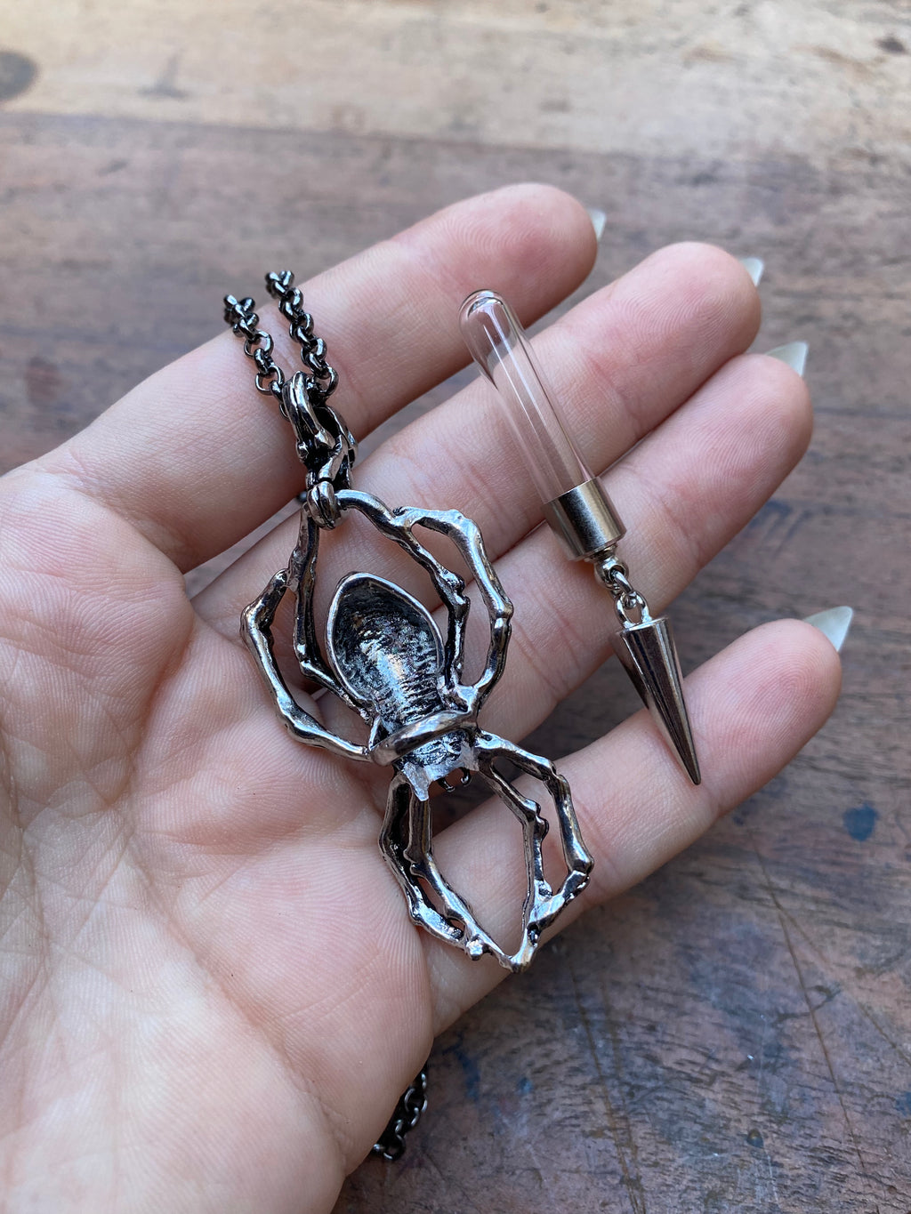 Detachable Openable Glass Vial in Spider Pendant Necklace
