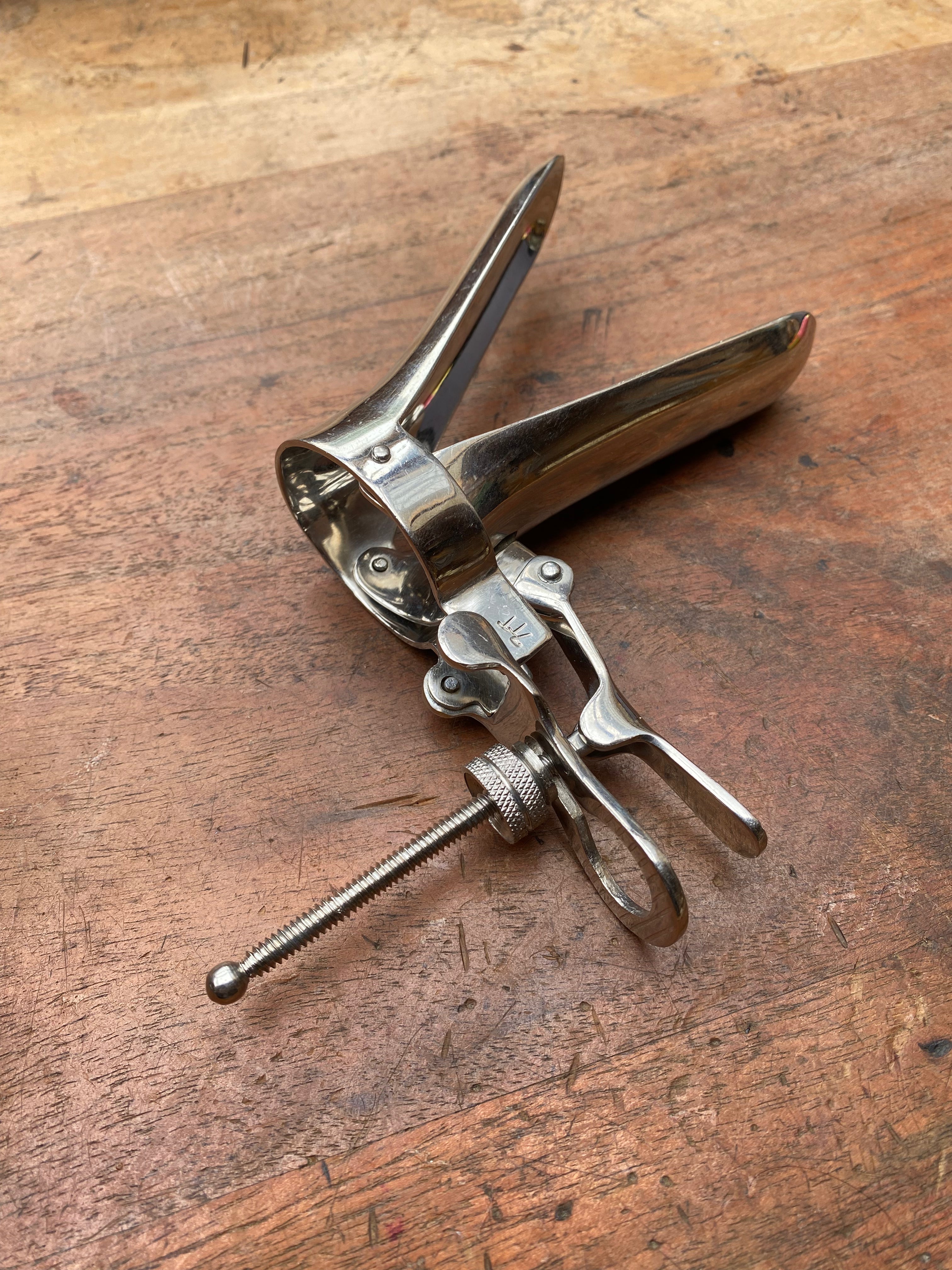 Vintage Metal Speculum